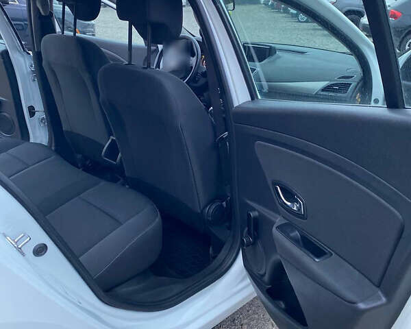 Белый Рено Меган, объемом двигателя 1.46 л и пробегом 230 тыс. км за 7400 $, фото 16 на Automoto.ua