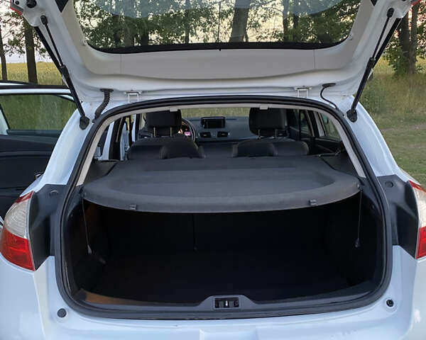 Білий Рено Меган, об'ємом двигуна 1.46 л та пробігом 223 тис. км за 6700 $, фото 11 на Automoto.ua