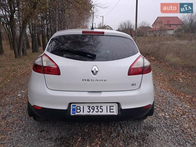 Белый Рено Меган, объемом двигателя 1.5 л и пробегом 375 тыс. км за 6950 $, фото 8 на Automoto.ua