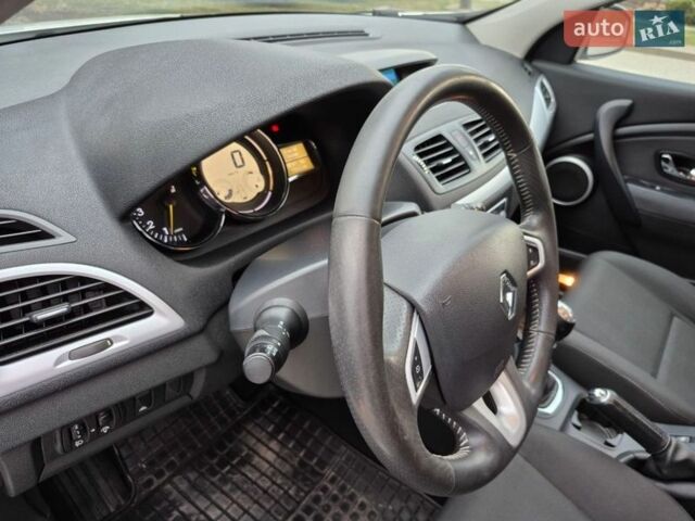 Білий Рено Меган, об'ємом двигуна 1.6 л та пробігом 245 тис. км за 7700 $, фото 25 на Automoto.ua