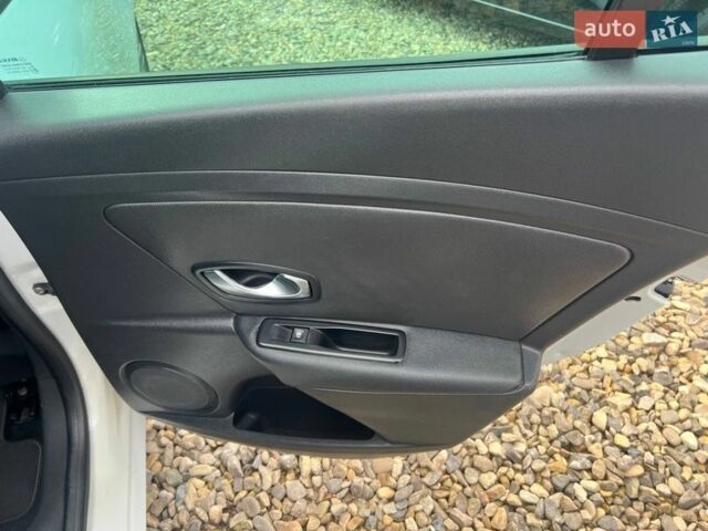 Білий Рено Меган, об'ємом двигуна 1.5 л та пробігом 26 тис. км за 6999 $, фото 17 на Automoto.ua