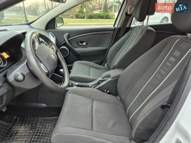 Білий Рено Меган, об'ємом двигуна 1.6 л та пробігом 245 тис. км за 7700 $, фото 17 на Automoto.ua