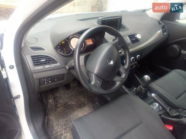 Білий Рено Меган, об'ємом двигуна 1.5 л та пробігом 240 тис. км за 7800 $, фото 2 на Automoto.ua