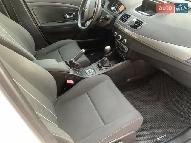 Белый Рено Меган, объемом двигателя 1.46 л и пробегом 290 тыс. км за 6500 $, фото 11 на Automoto.ua