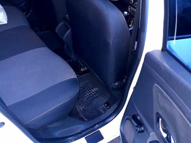 Белый Рено Меган, объемом двигателя 1.6 л и пробегом 207 тыс. км за 6400 $, фото 6 на Automoto.ua