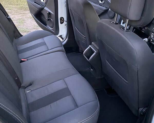 Білий Рено Меган, об'ємом двигуна 1.46 л та пробігом 223 тис. км за 6000 $, фото 15 на Automoto.ua