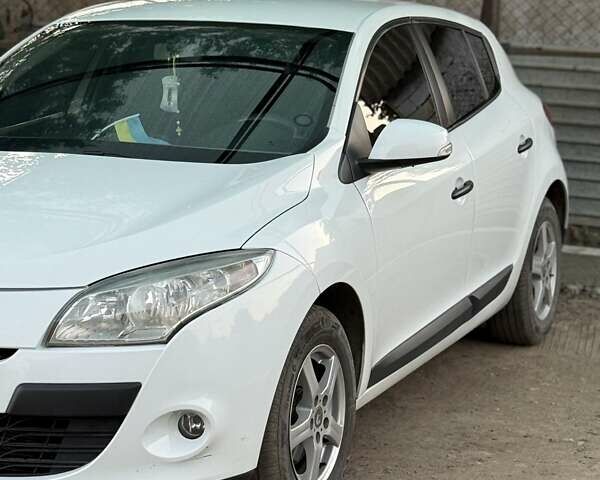 Білий Рено Меган, об'ємом двигуна 1.46 л та пробігом 241 тис. км за 7800 $, фото 1 на Automoto.ua