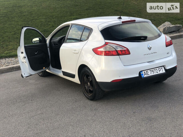 Белый Рено Меган, объемом двигателя 1.5 л и пробегом 309 тыс. км за 7990 $, фото 14 на Automoto.ua