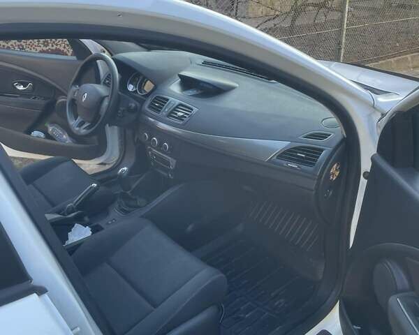 Білий Рено Меган, об'ємом двигуна 1.46 л та пробігом 145 тис. км за 7000 $, фото 7 на Automoto.ua