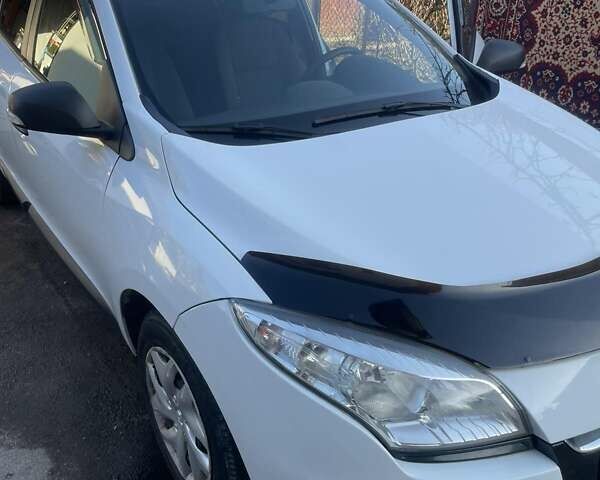 Білий Рено Меган, об'ємом двигуна 1.46 л та пробігом 145 тис. км за 7000 $, фото 1 на Automoto.ua