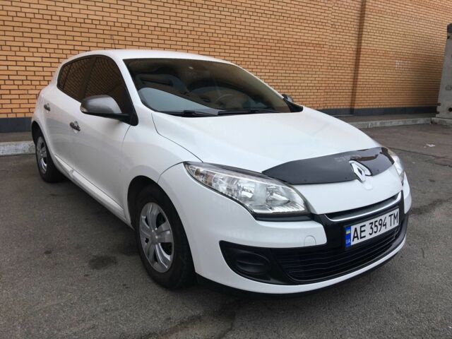 Рено Меган 2012 в Днепре (Днепропетровске) на Automoto.ua Белый Рено Меган, объемом двигателя 1.5 л и пробегом 215 тыс. км за 7650 $, фото 10 на Automoto.ua