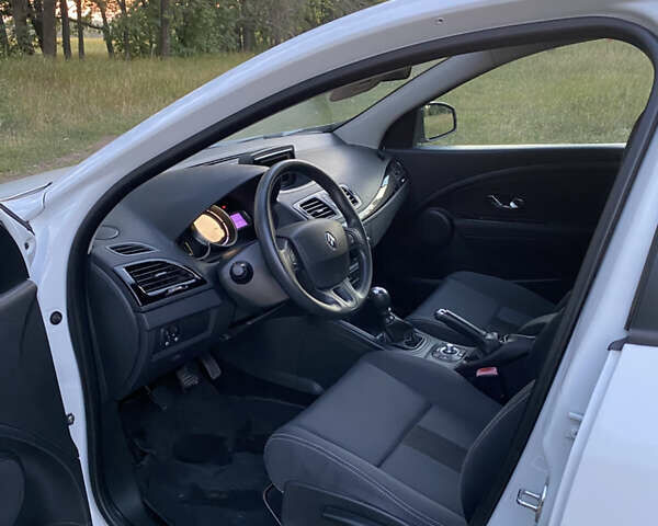 Білий Рено Меган, об'ємом двигуна 1.46 л та пробігом 223 тис. км за 6700 $, фото 13 на Automoto.ua