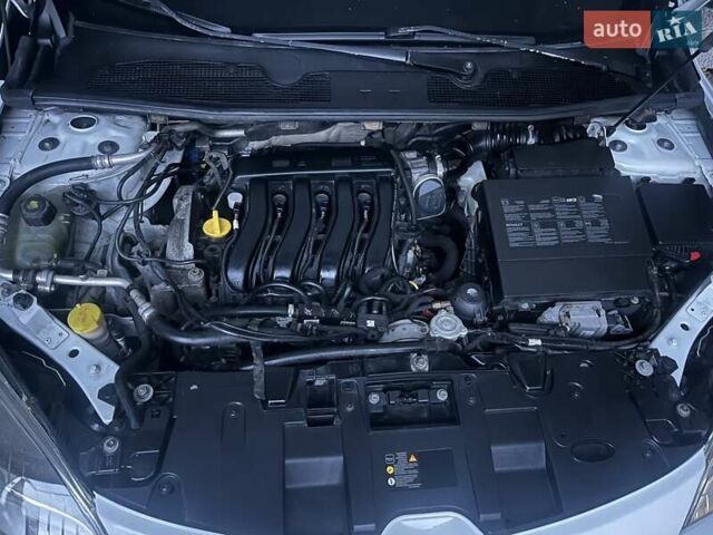 Білий Рено Меган, об'ємом двигуна 1.6 л та пробігом 205 тис. км за 6300 $, фото 17 на Automoto.ua