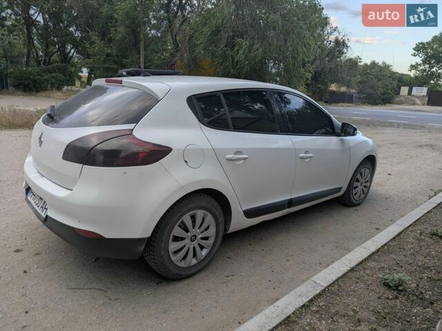 Белый Рено Меган, объемом двигателя 1.5 л и пробегом 270 тыс. км за 4500 $, фото 3 на Automoto.ua