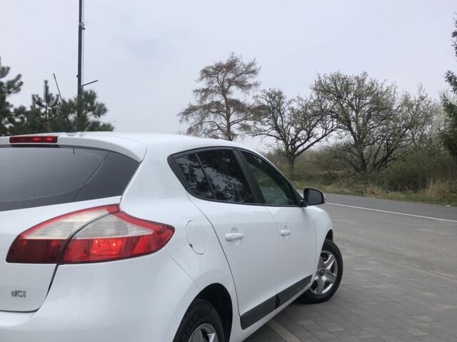 Білий Рено Меган, об'ємом двигуна 1.5 л та пробігом 270 тис. км за 6499 $, фото 5 на Automoto.ua