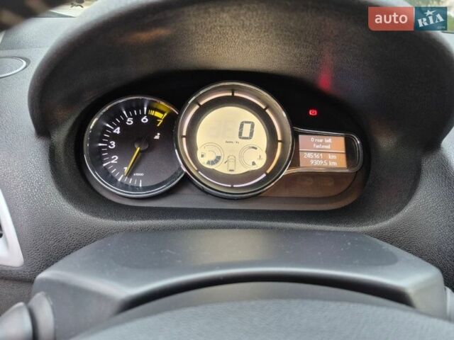Білий Рено Меган, об'ємом двигуна 1.6 л та пробігом 245 тис. км за 7700 $, фото 19 на Automoto.ua