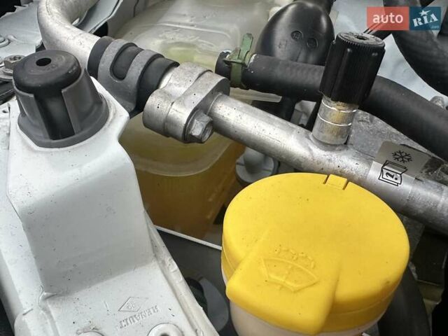 Білий Рено Меган, об'ємом двигуна 1.5 л та пробігом 194 тис. км за 10250 $, фото 104 на Automoto.ua