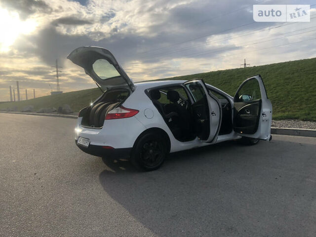 Белый Рено Меган, объемом двигателя 1.5 л и пробегом 309 тыс. км за 7990 $, фото 20 на Automoto.ua