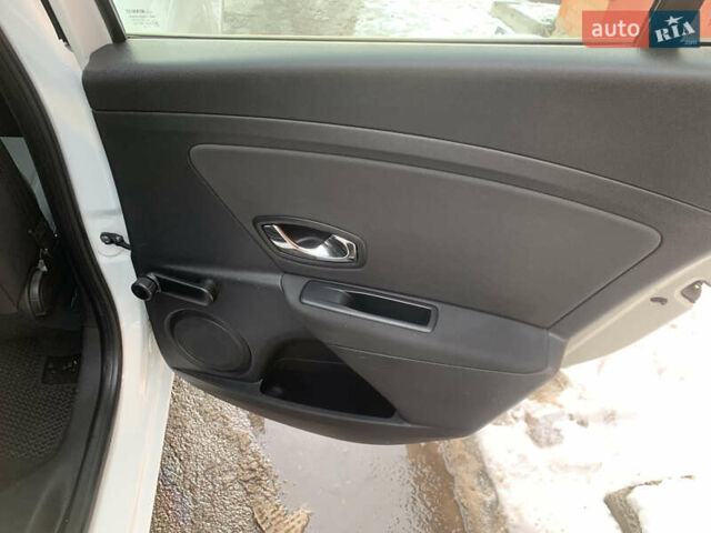 Белый Рено Меган, объемом двигателя 1.46 л и пробегом 290 тыс. км за 6500 $, фото 13 на Automoto.ua