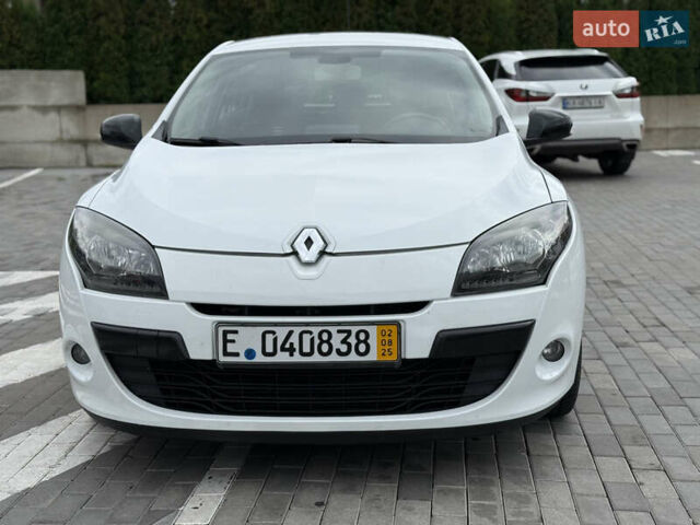 Білий Рено Меган, об'ємом двигуна 1.5 л та пробігом 230 тис. км за 6750 $, фото 2 на Automoto.ua