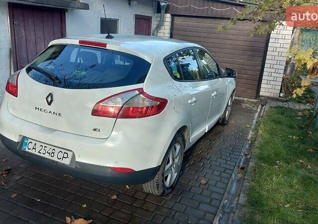 Белый Рено Меган, объемом двигателя 1.5 л и пробегом 314 тыс. км за 8000 $, фото 3 на Automoto.ua