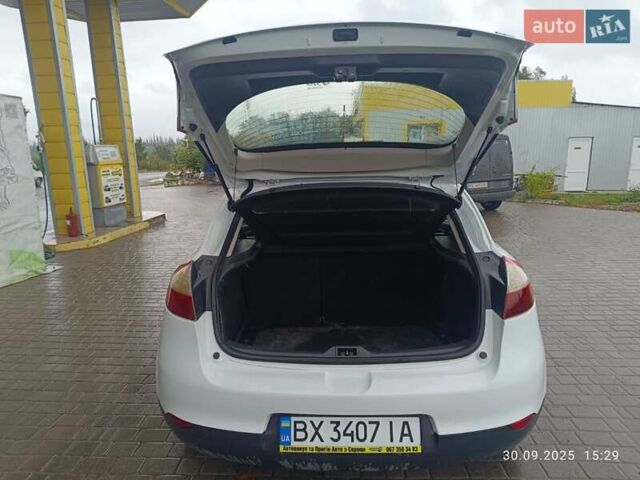 Рено Меган 2013 у Городок на Automoto.ua Білий Рено Меган, об'ємом двигуна 1.46 л та пробігом 210 тис. км за 6900 $, фото 1 на Automoto.ua
