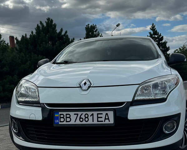 Білий Рено Меган, об'ємом двигуна 1.46 л та пробігом 280 тис. км за 5500 $, фото 1 на Automoto.ua
