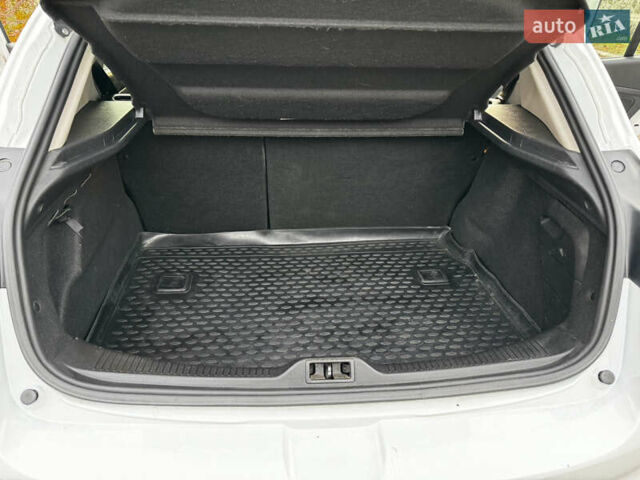 Белый Рено Меган, объемом двигателя 1.46 л и пробегом 175 тыс. км за 6500 $, фото 7 на Automoto.ua