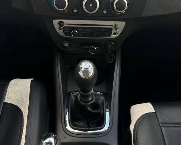 Білий Рено Меган, об'ємом двигуна 1.46 л та пробігом 280 тис. км за 5500 $, фото 11 на Automoto.ua