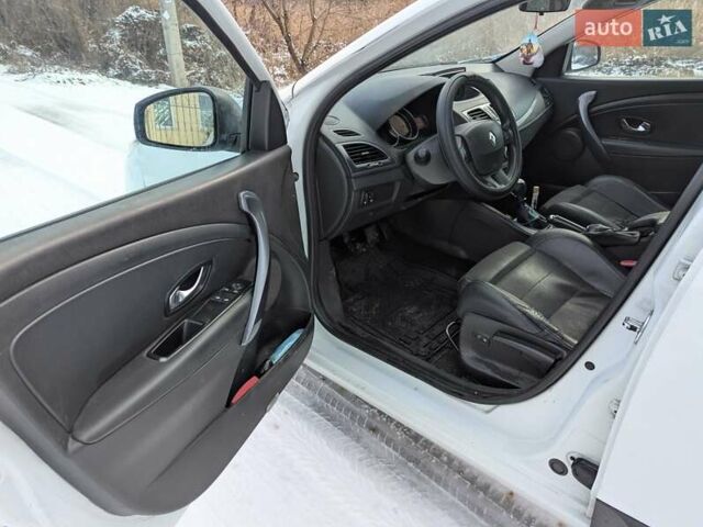 Білий Рено Меган, об'ємом двигуна 1.5 л та пробігом 234 тис. км за 5300 $, фото 3 на Automoto.ua