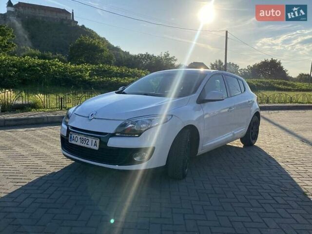 Белый Рено Меган, объемом двигателя 1.5 л и пробегом 230 тыс. км за 6600 $, фото 11 на Automoto.ua