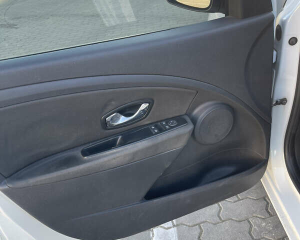 Белый Рено Меган, объемом двигателя 1.5 л и пробегом 224 тыс. км за 7200 $, фото 25 на Automoto.ua