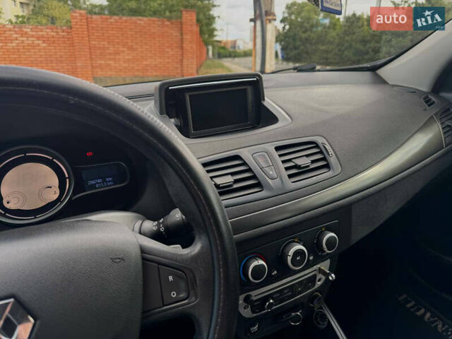 Білий Рено Меган, об'ємом двигуна 1.46 л та пробігом 280 тис. км за 5500 $, фото 12 на Automoto.ua