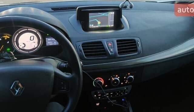 Белый Рено Меган, объемом двигателя 1.5 л и пробегом 330 тыс. км за 7500 $, фото 14 на Automoto.ua