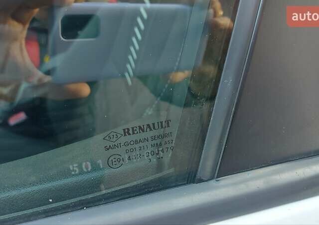 Белый Рено Меган, объемом двигателя 1.5 л и пробегом 314 тыс. км за 8000 $, фото 13 на Automoto.ua