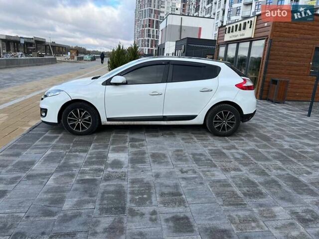 Рено Меган 2013 в Киеве на Automoto.ua Белый Рено Меган, объемом двигателя 1.5 л и пробегом 357 тыс. км за 6800 $, фото 4 на Automoto.ua