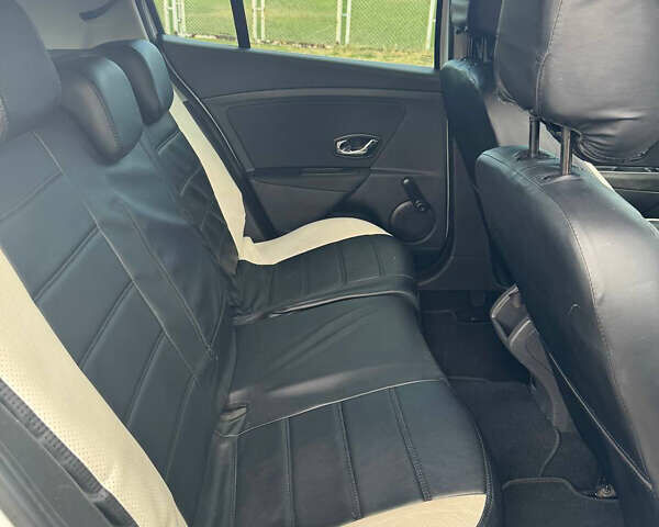 Білий Рено Меган, об'ємом двигуна 1.46 л та пробігом 280 тис. км за 5500 $, фото 9 на Automoto.ua