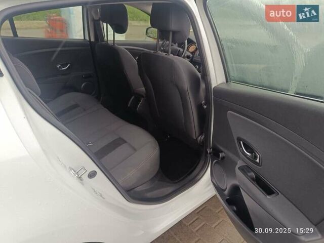 Рено Меган 2013 у Городок на Automoto.ua Білий Рено Меган, об'ємом двигуна 1.46 л та пробігом 210 тис. км за 6900 $, фото 6 на Automoto.ua