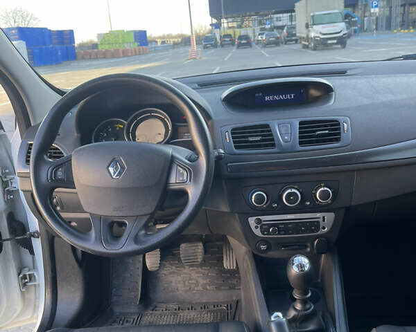 Белый Рено Меган, объемом двигателя 1.5 л и пробегом 224 тыс. км за 7200 $, фото 33 на Automoto.ua