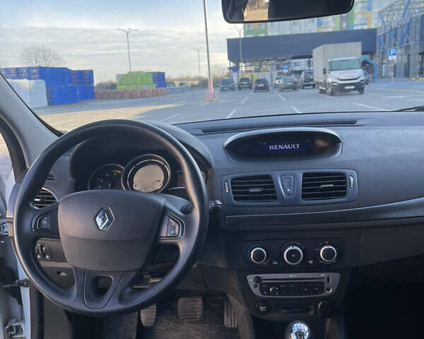 Белый Рено Меган, объемом двигателя 1.5 л и пробегом 224 тыс. км за 7200 $, фото 26 на Automoto.ua