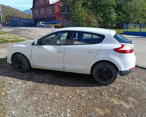 Белый Рено Меган, объемом двигателя 1.5 л и пробегом 250 тыс. км за 5700 $, фото 1 на Automoto.ua