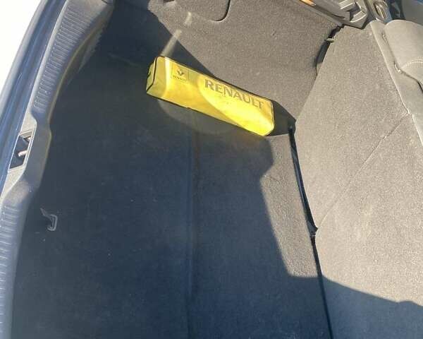 Белый Рено Меган, объемом двигателя 1.5 л и пробегом 230 тыс. км за 6600 $, фото 8 на Automoto.ua