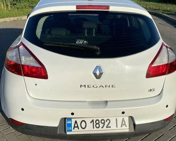 Белый Рено Меган, объемом двигателя 1.5 л и пробегом 230 тыс. км за 6600 $, фото 3 на Automoto.ua