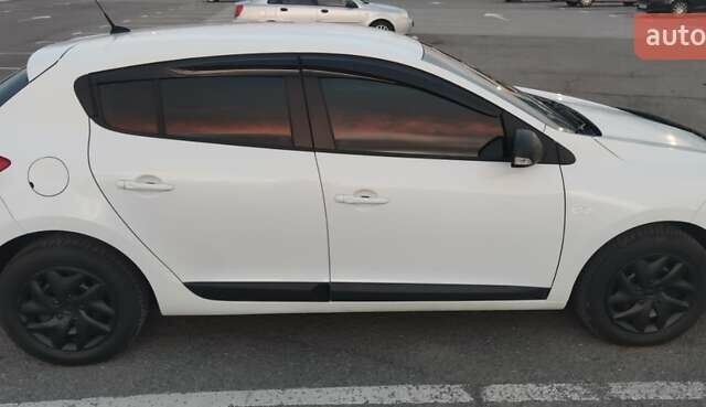 Белый Рено Меган, объемом двигателя 1.5 л и пробегом 330 тыс. км за 7500 $, фото 5 на Automoto.ua