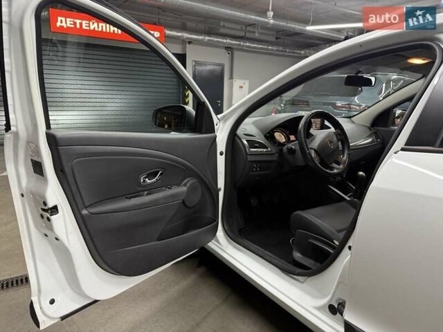 Белый Рено Меган, объемом двигателя 1.5 л и пробегом 320 тыс. км за 7500 $, фото 4 на Automoto.ua