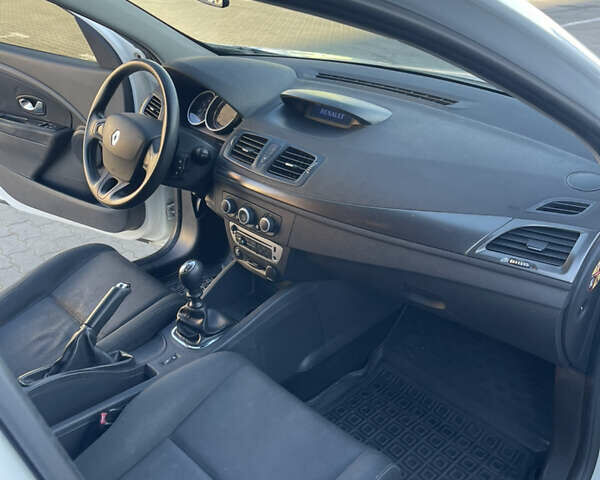 Белый Рено Меган, объемом двигателя 1.5 л и пробегом 224 тыс. км за 7200 $, фото 29 на Automoto.ua