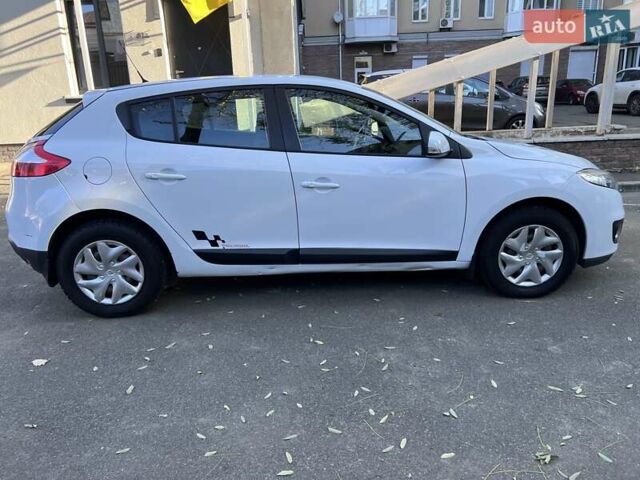 Белый Рено Меган, объемом двигателя 1.6 л и пробегом 193 тыс. км за 12100 $, фото 7 на Automoto.ua