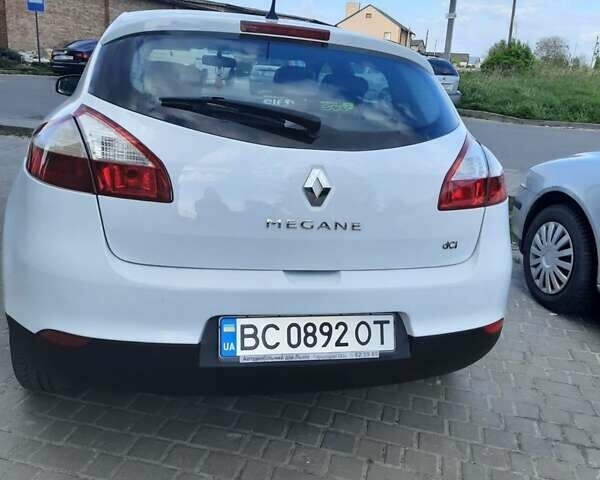 Белый Рено Меган, объемом двигателя 1.46 л и пробегом 220 тыс. км за 7099 $, фото 3 на Automoto.ua