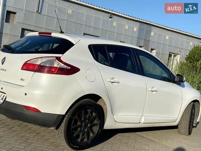 Белый Рено Меган, объемом двигателя 1.5 л и пробегом 230 тыс. км за 6600 $, фото 4 на Automoto.ua