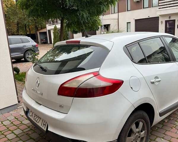 Белый Рено Меган, объемом двигателя 1.5 л и пробегом 230 тыс. км за 4500 $, фото 1 на Automoto.ua